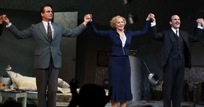 Paul Gross & Kim Cattrall & Simon Paisley Day  Photo
