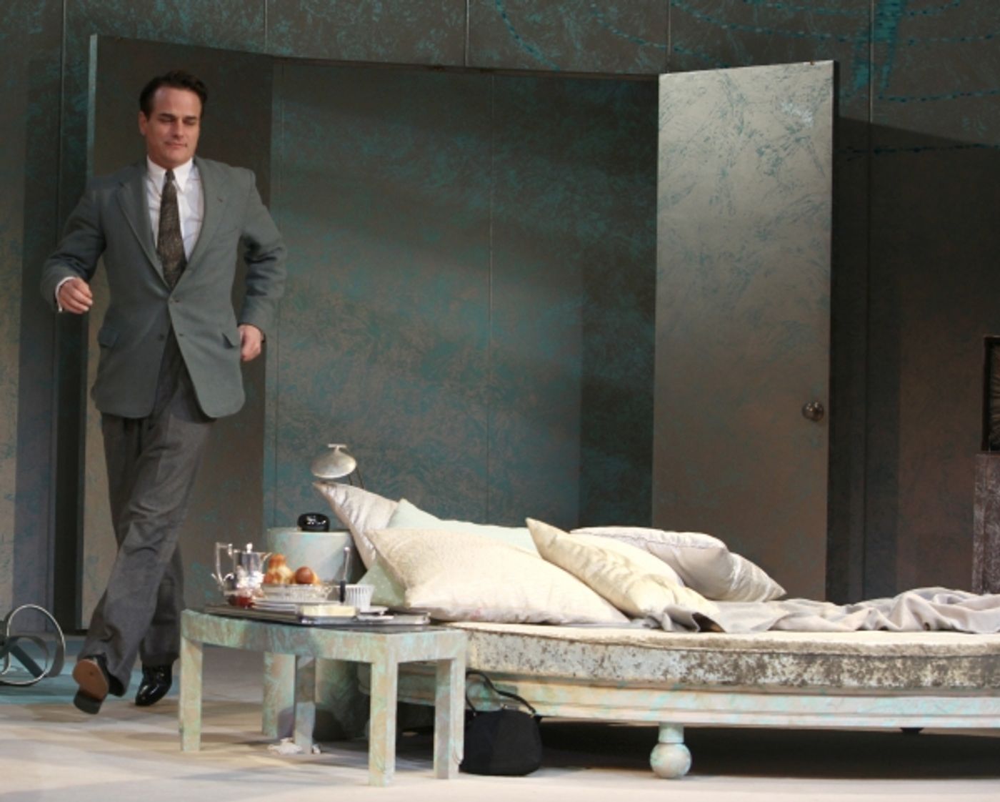 Photo Coverage: PRIVATE LIVES Broadway Opening Night Curtain Call!  Image