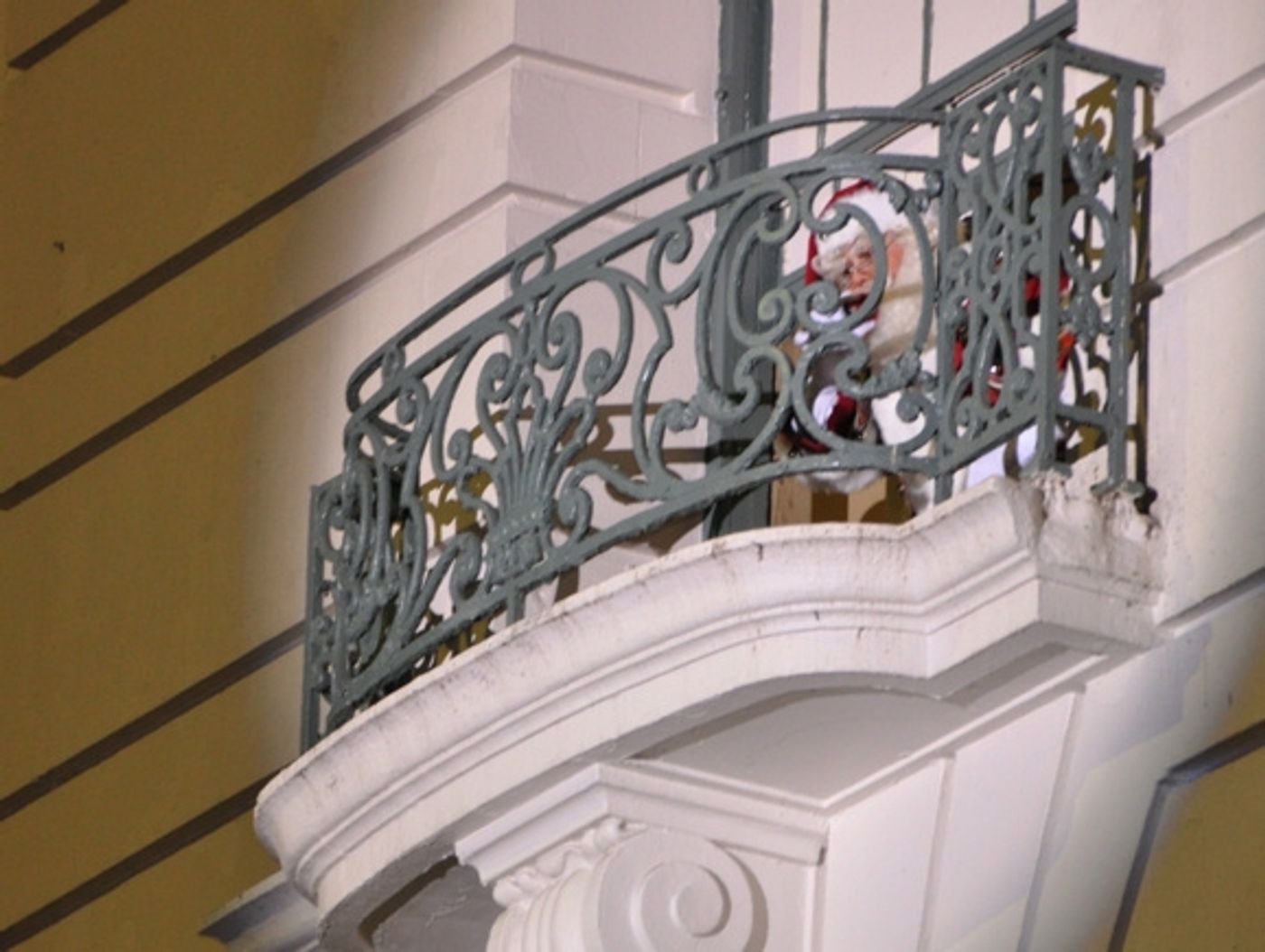 Photo Flash: Whoopi Goldberg and SISTER ACT Unveil Macy's 2011 Windows  Image