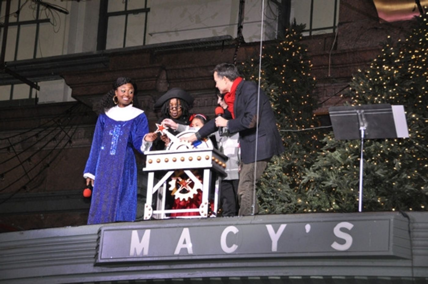 Photo Flash: Whoopi Goldberg and SISTER ACT Unveil Macy's 2011 Windows  Image