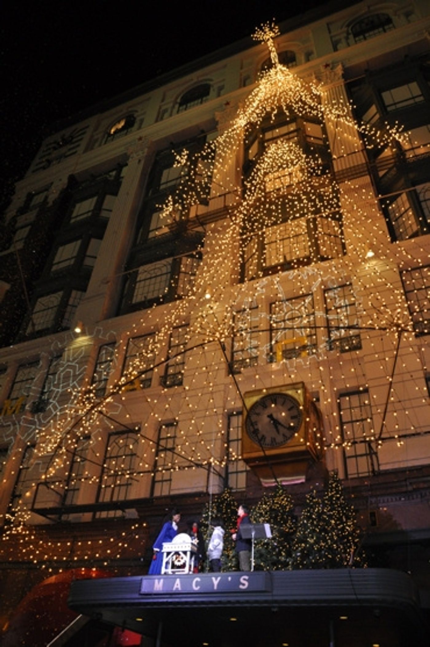 Photo Flash: Whoopi Goldberg and SISTER ACT Unveil Macy's 2011 Windows  Image