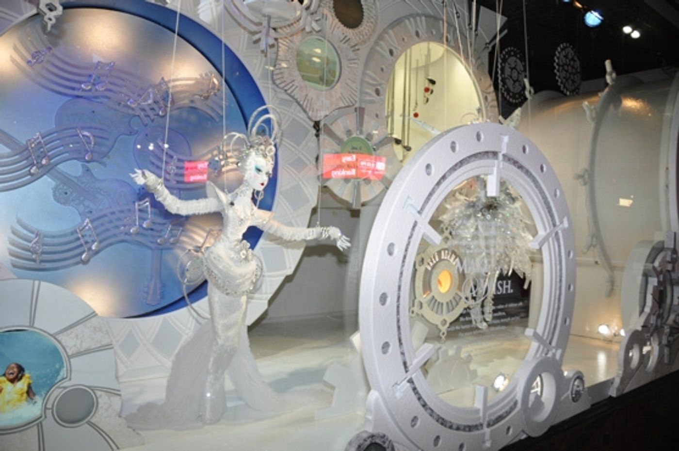 Photo Flash: Whoopi Goldberg and SISTER ACT Unveil Macy's 2011 Windows  Image