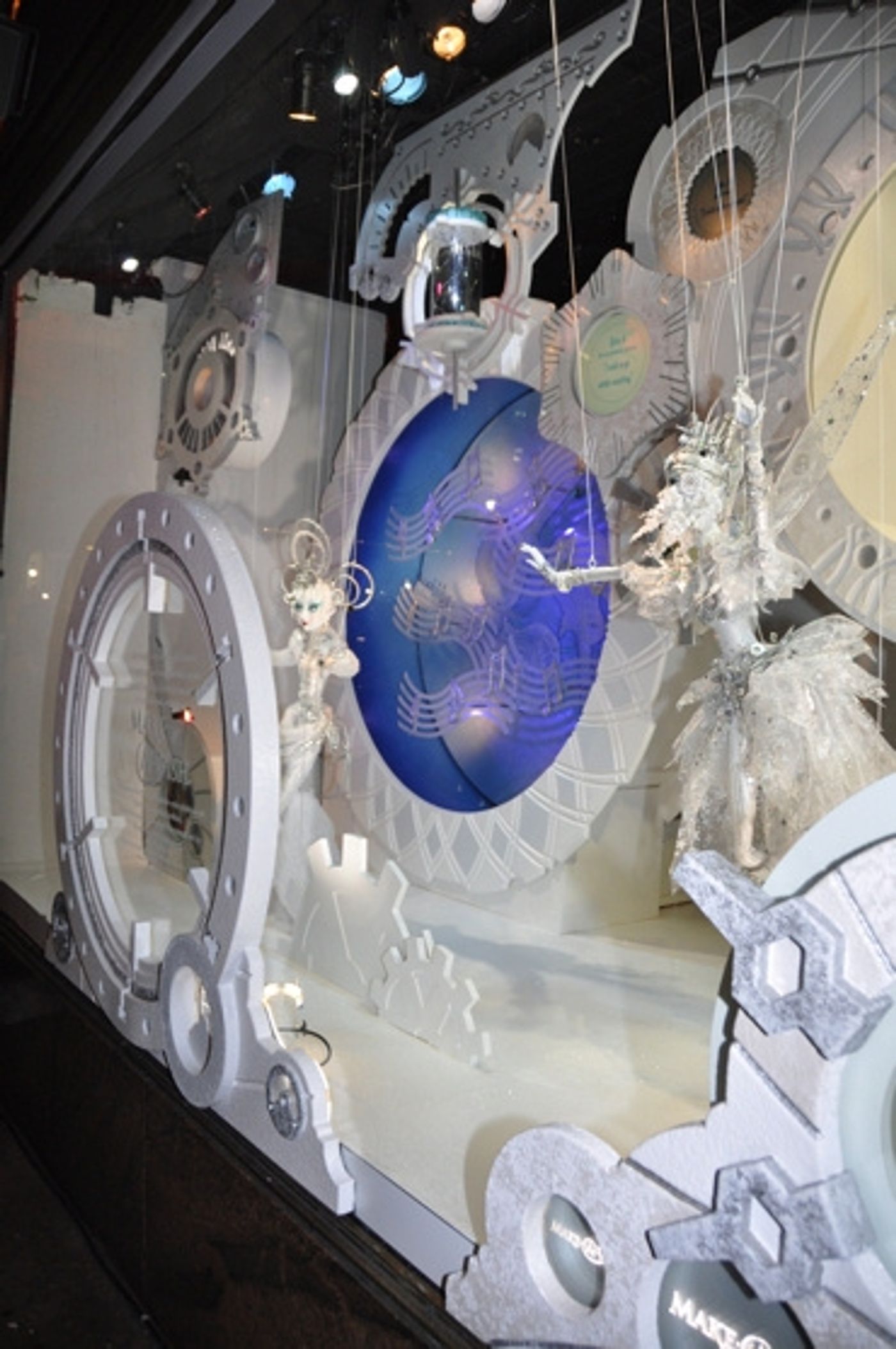 Photo Flash: Whoopi Goldberg and SISTER ACT Unveil Macy's 2011 Windows  Image