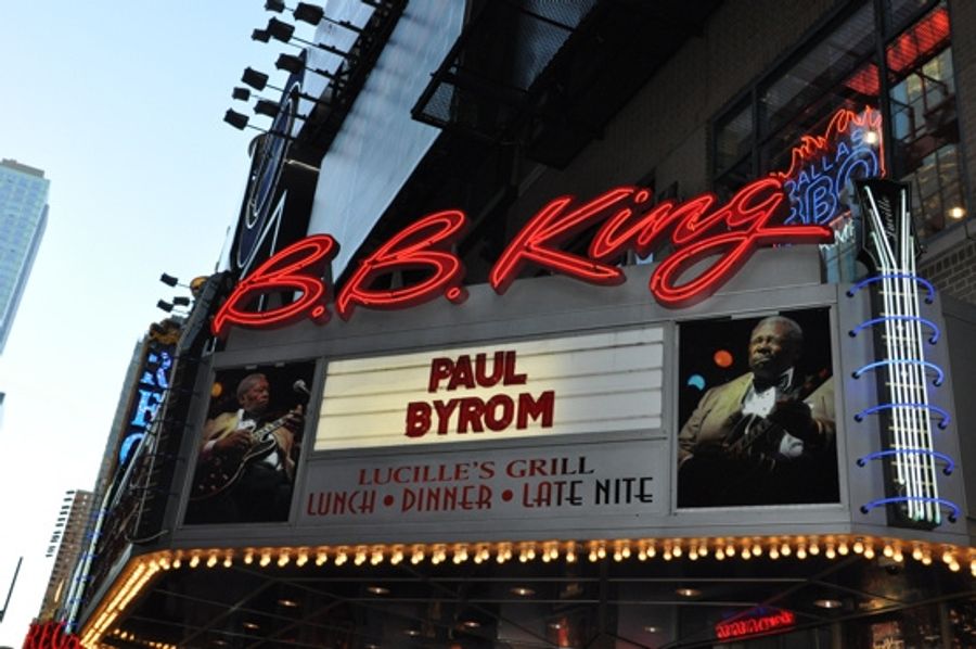 Photo Flash: Paul Byrom Plays B.B. Kings Image