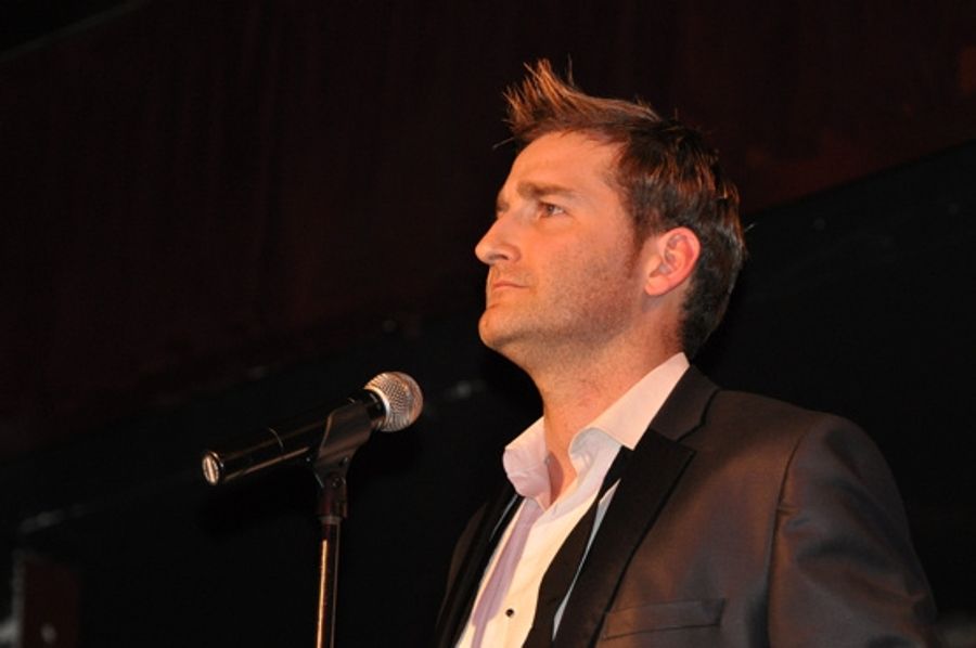 Photo Flash: Paul Byrom Plays B.B. Kings Image