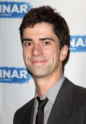 Hamish Linklater Photo