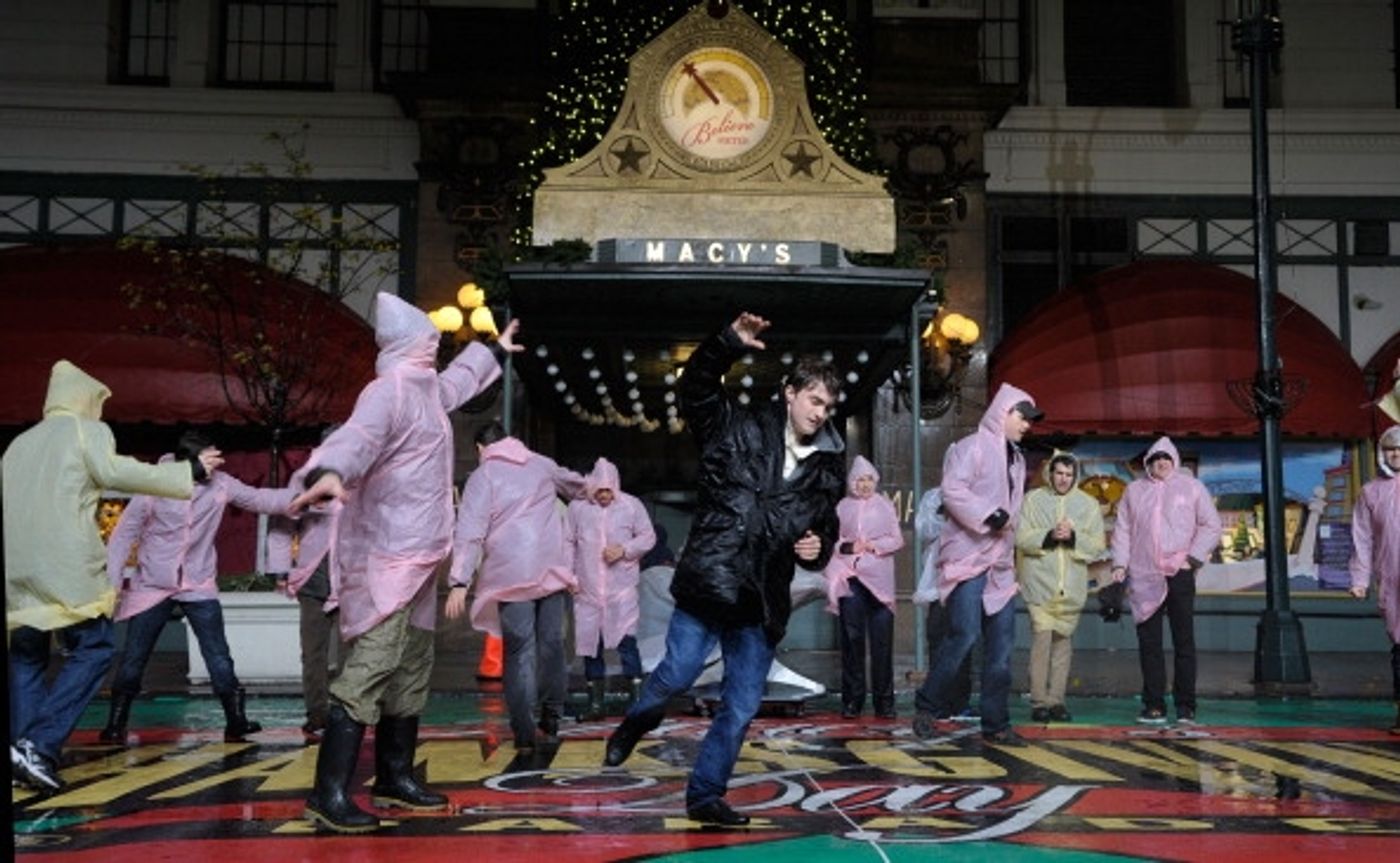 Photo Flash: Daniel Radcliffe, John Larroquette & HOW TO SUCCEED Cast Rehearse for Thanksgiving Day Parade in the Rain!  Image