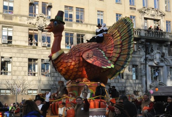 Avril Lavigne, Chef Gabriele Corcos and Debi Mazar on Tom Turkey Float Photo