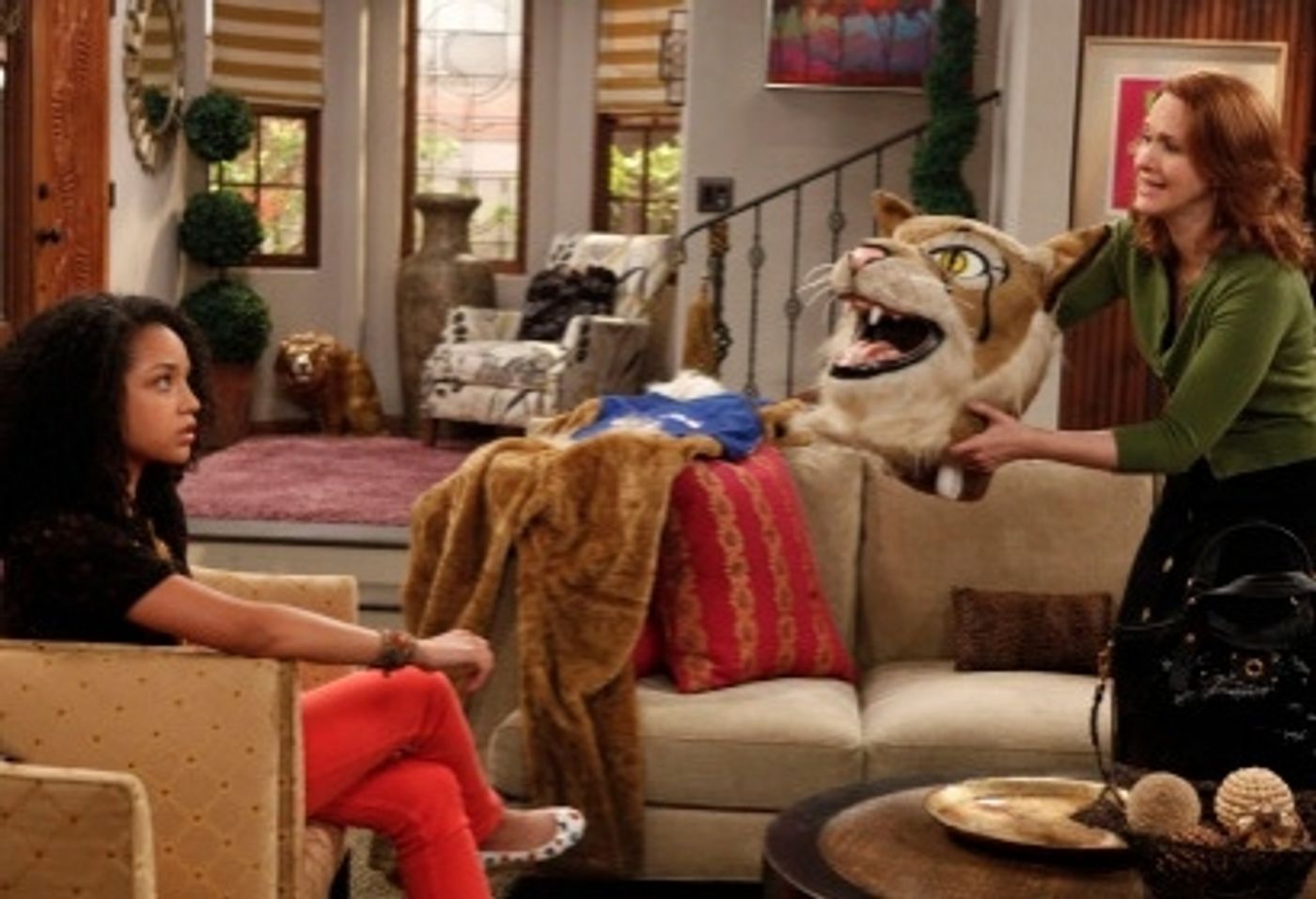 Photo Flash - First Look - Katie Finneran Debuts on Fox's I HATE MY TEENAGE DAUGHTER, 11/30  Image