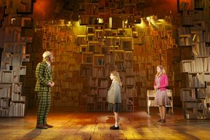 Paul Kaye, Eleanor Worthington Cox and Lauren Ward @ BroadwayWorld Paul Kaye, Eleanor Worthington Cox and Lauren Ward Photo