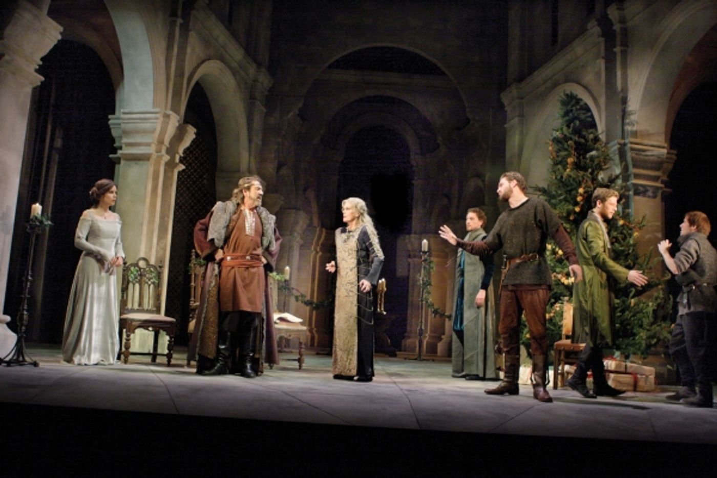 Photo Flash: Joanna Lumley, Robert Lindsay in Theatre Royal Haymarket's LION IN WINTER  Image