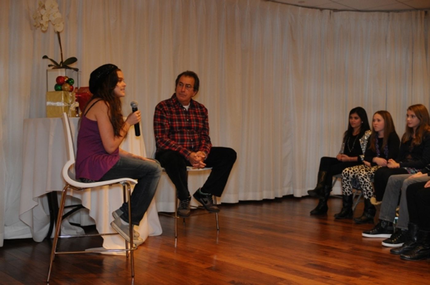 Photo Flash: Kenny Ortega Visits Broadway Kids Care  Image