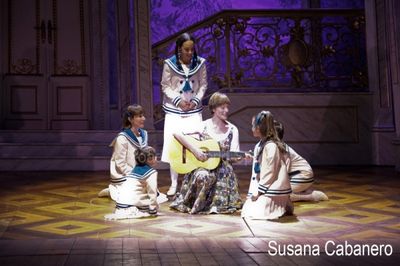 Silvia Luchetti y los niÃƒÂ±os Von Trapp Photo