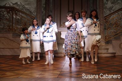 Silvia Luchetti y los niÃƒÂ±os Von Trapp Photo