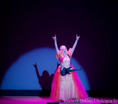 Jessica Holmes Photo