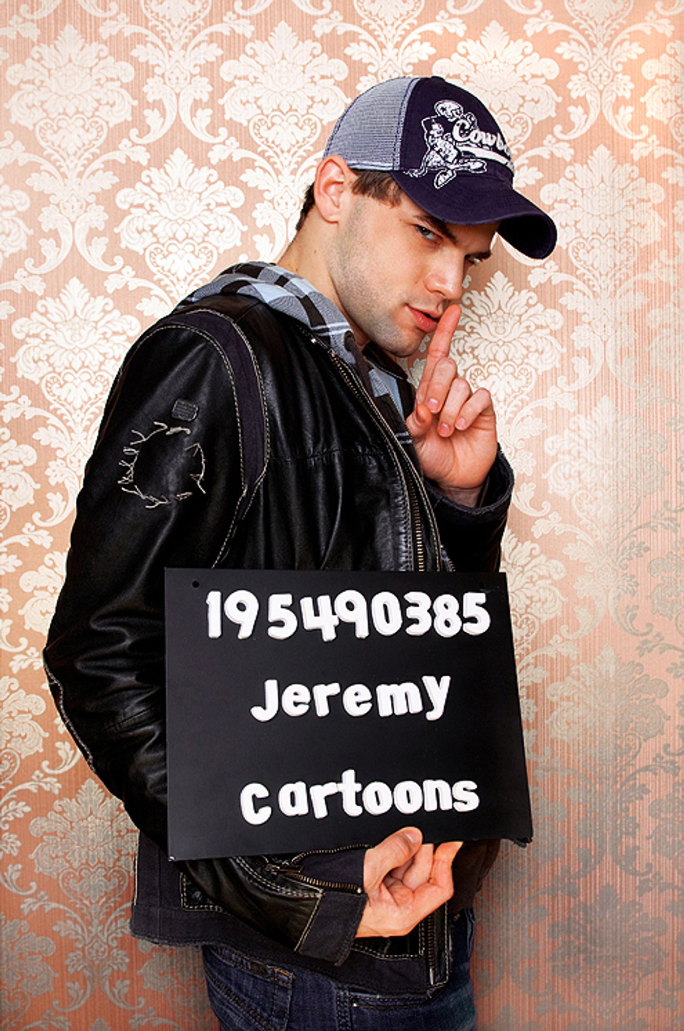 Photo EXCLUSIVE: BUSTED! BONNIE & CLYDE Stars Confess Their Guilty Pleasures - The Jeremy Jordan Edition  Image