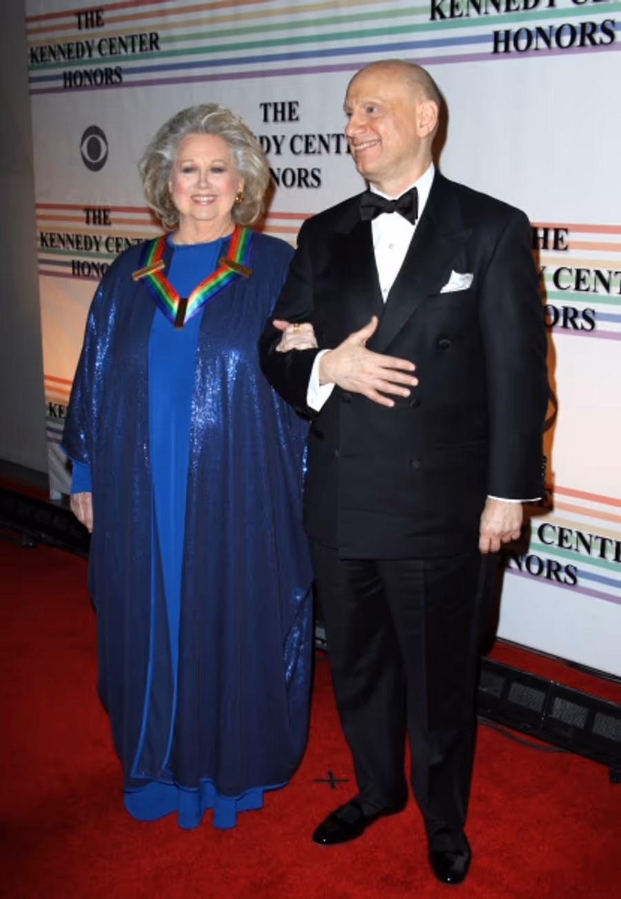 Photo Coverage: Meryl Streep, Barbara Cook & More at the Kennedy Center Honors - The Red Carpet! Image