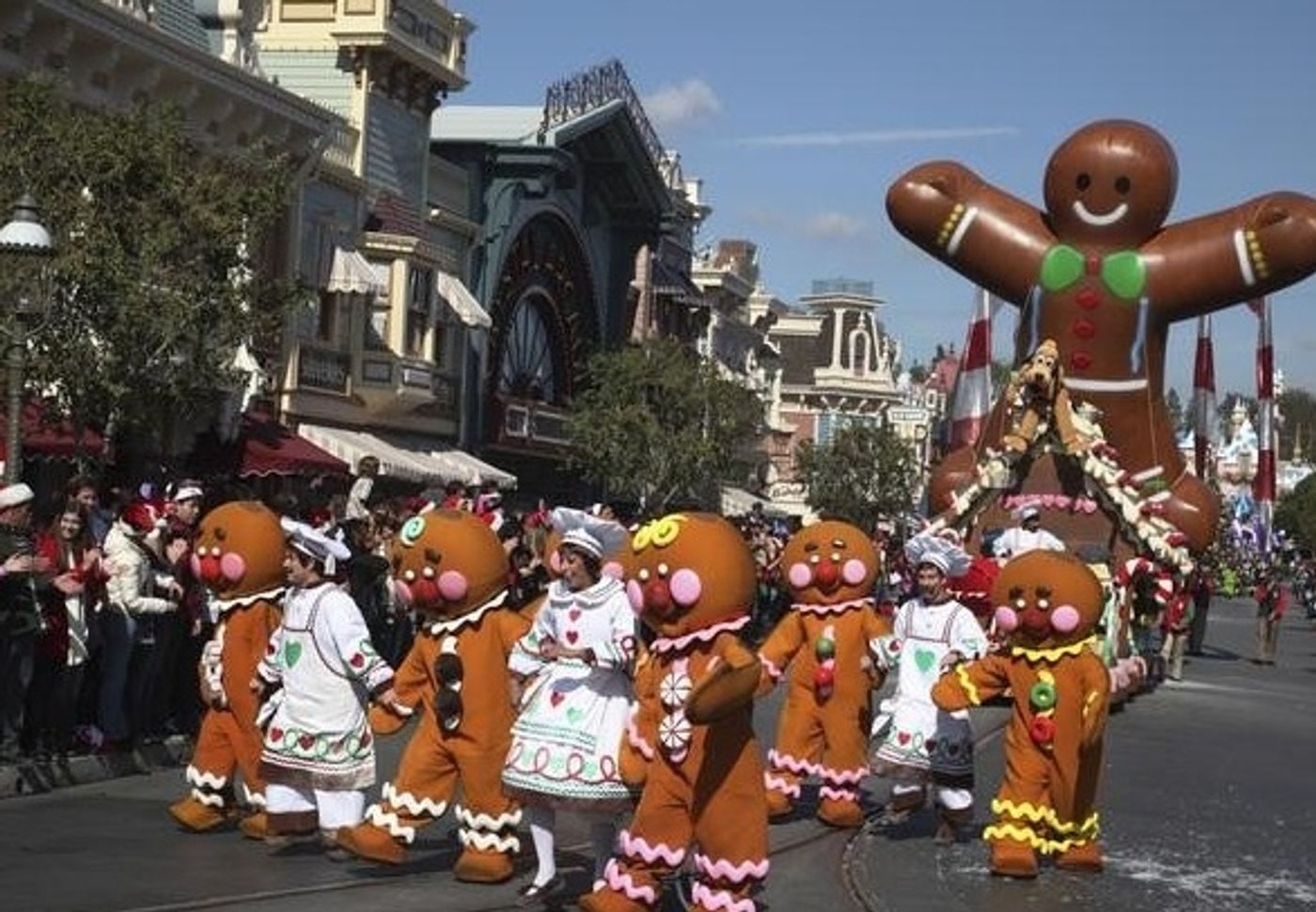 Photo Flash: First Look - Nick Cannon Hosts Disney's CHRISTMAS DAY PARADE, 12/25 Photo Flash: First Look - Nick Cannon Hosts Disney's CHRISTMAS DAY PARADE, 12/25 Image
