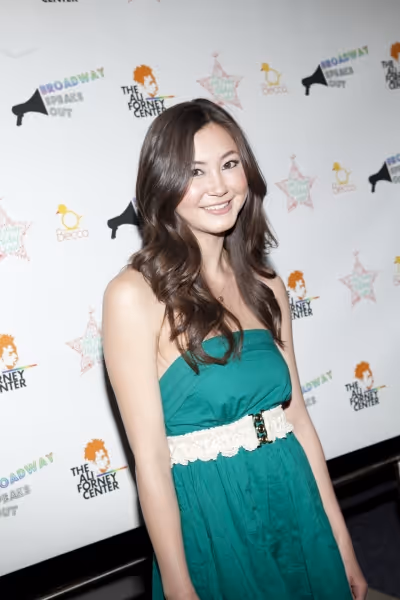 Kimiko Glenn Photo