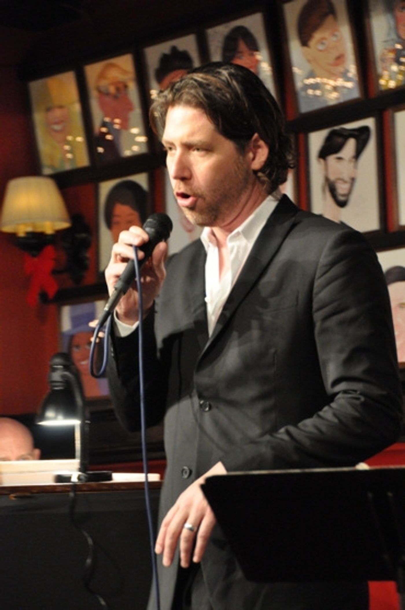 Photo Coverage: James Barbour Brings Holiday Concert to Sardi's Featuring Paige Davis  Image