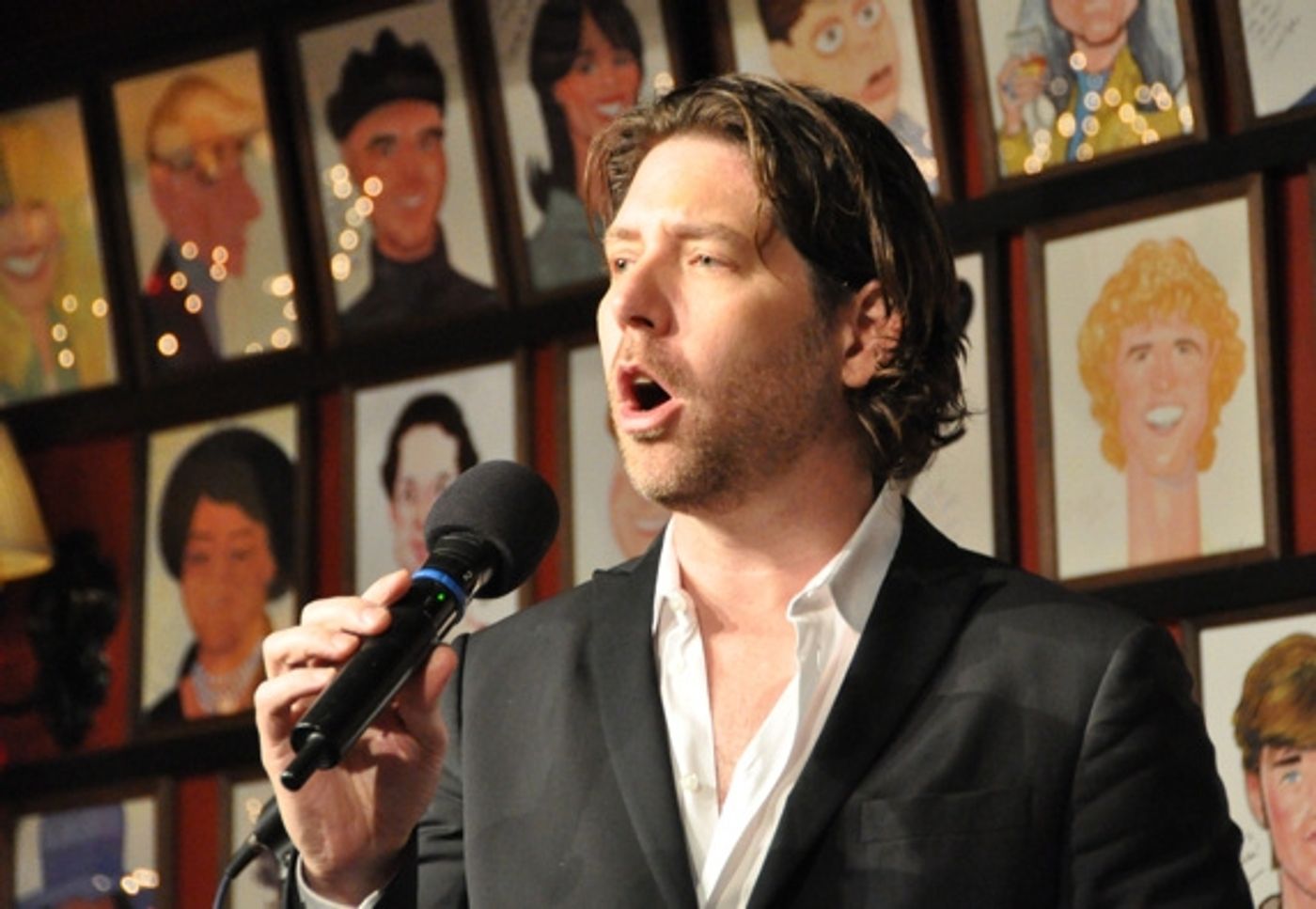 Photo Coverage: James Barbour Brings Holiday Concert to Sardi's Featuring Paige Davis  Image