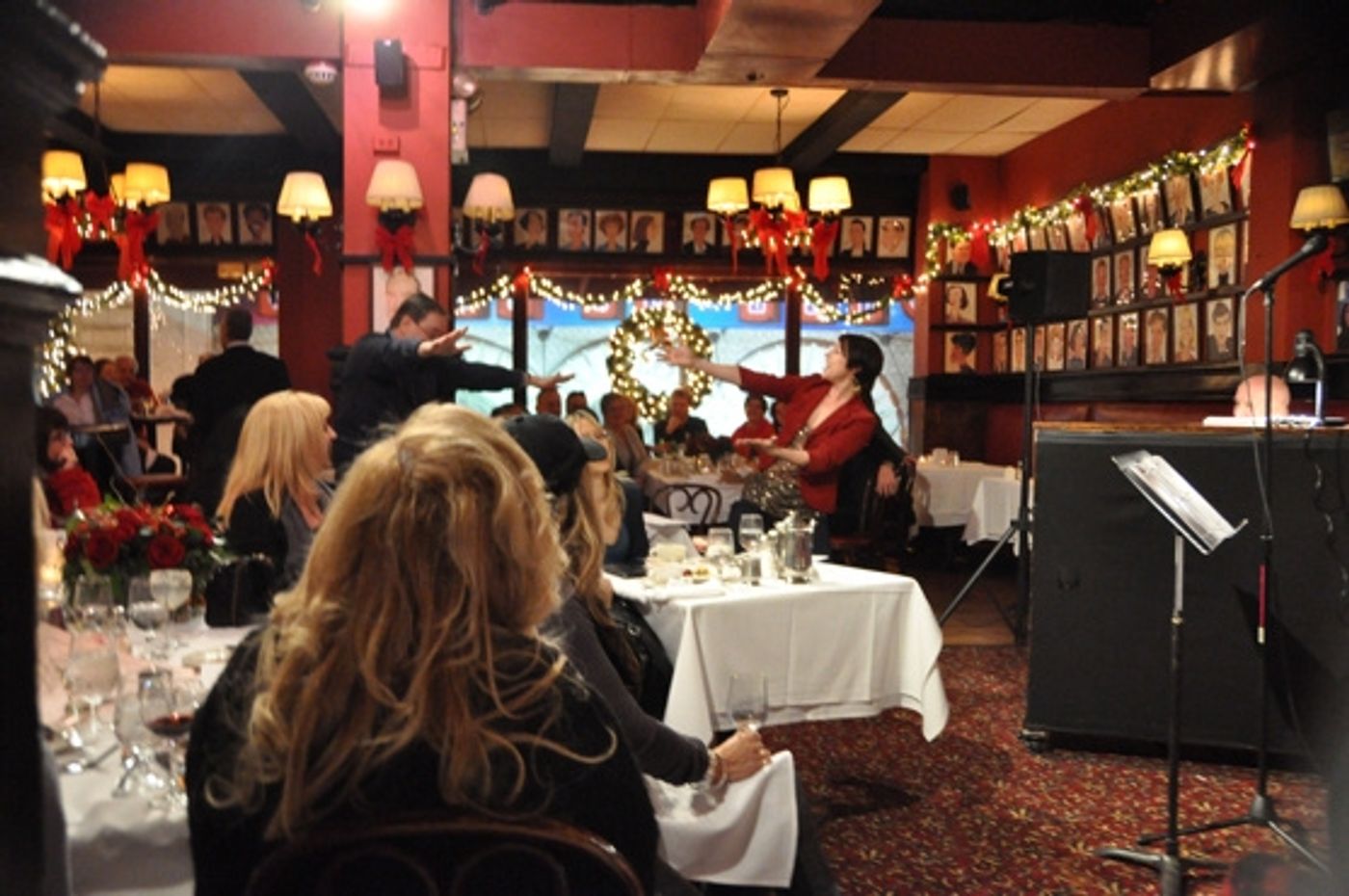 Photo Coverage: James Barbour Brings Holiday Concert to Sardi's Featuring Paige Davis  Image