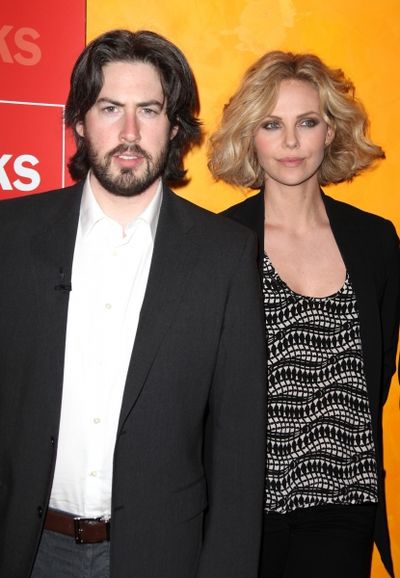 Backstage: Charlize Theron & Jason Reitman Photo
