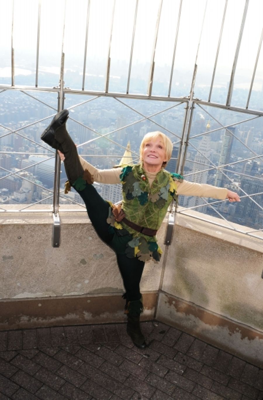 Photo Flash: PETER PAN's Cathy Rigby Visits Empire State Building Image
