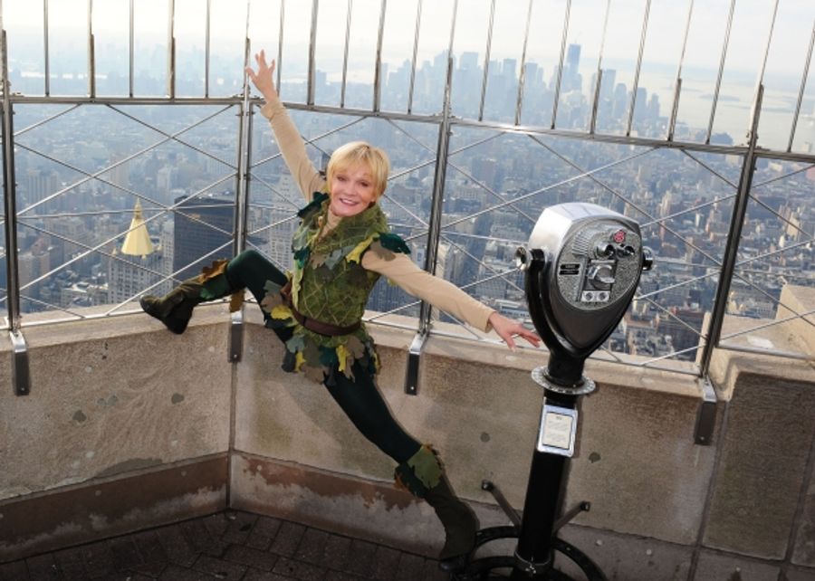 Photo Flash: PETER PAN's Cathy Rigby Visits Empire State Building Image