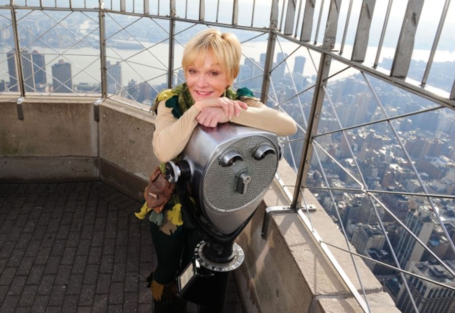 Photo Flash: PETER PAN's Cathy Rigby Visits Empire State Building Image