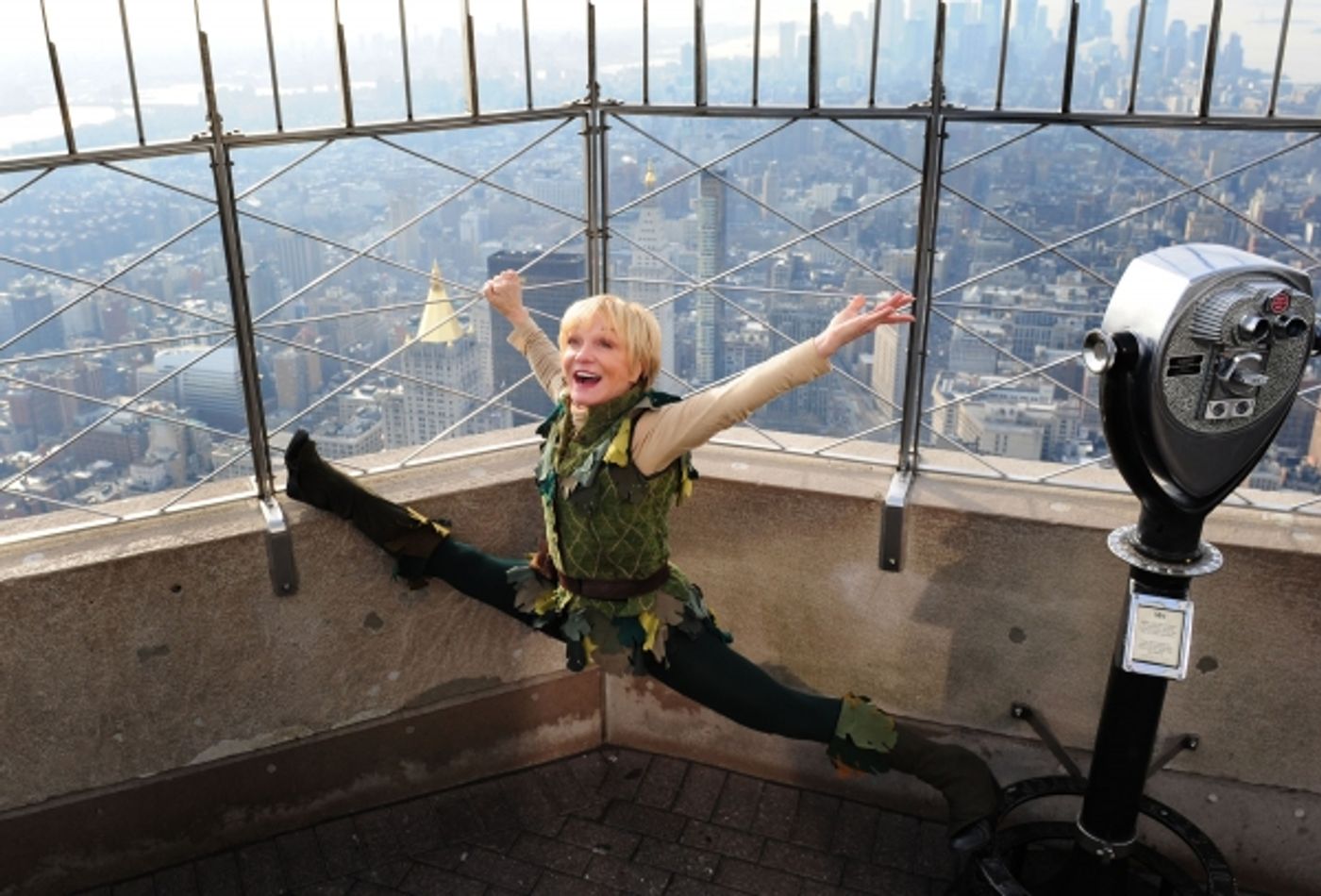Photo Flash: PETER PAN's Cathy Rigby Visits Empire State Building  Image