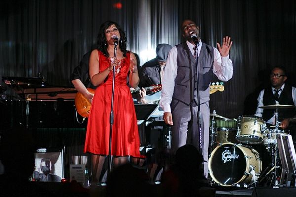 Photo Flash: Matthew Morrison Performs During HOLIDAZE HARMONY  Image