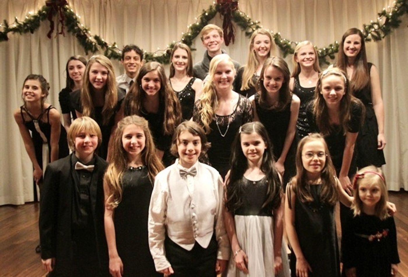 Photo Flash: Carly Rose Sonenclar, Cassady Leonard et al. in MY HOLIDAY WISH Benefit  Image