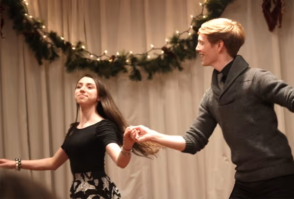 Carly Maitlin (The Grinch) and Spencer Kiely sing & dance 