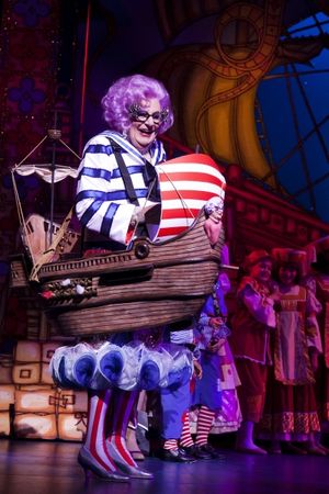 Dame Edna Everage AKA Barry Humphries
@ BroadwayWorld Dame Edna Everage AKA Barry Humphries
Photo