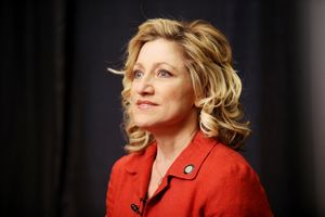 Edie Falco Photo