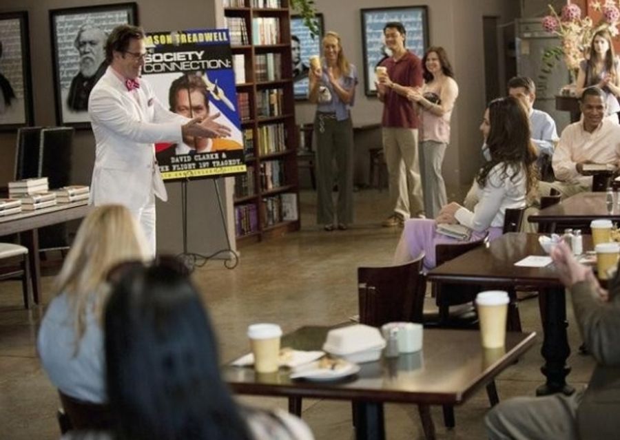 Photo Flash: Roger Bart Guest Stars on ABC's REVENGE Tonight Image