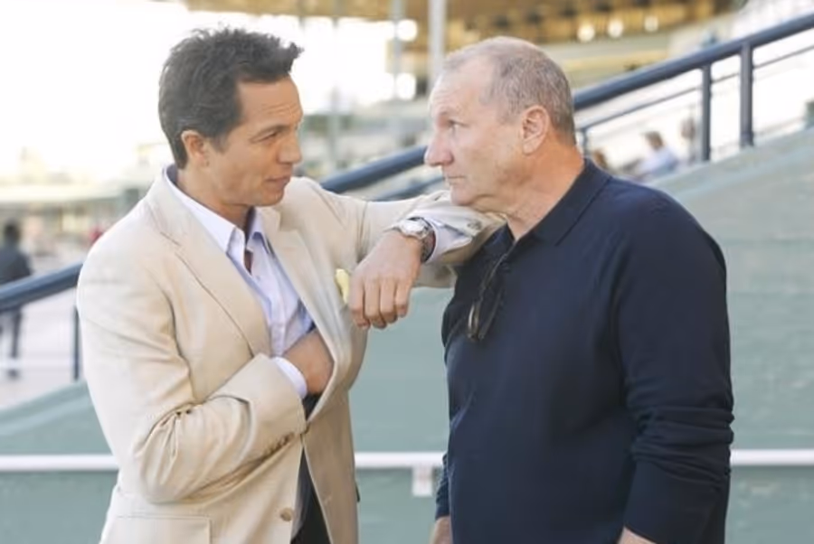 Photo Flash: Benjamin Bratt Guest Stars on ABC's MODERN FAMILY Tonight Image