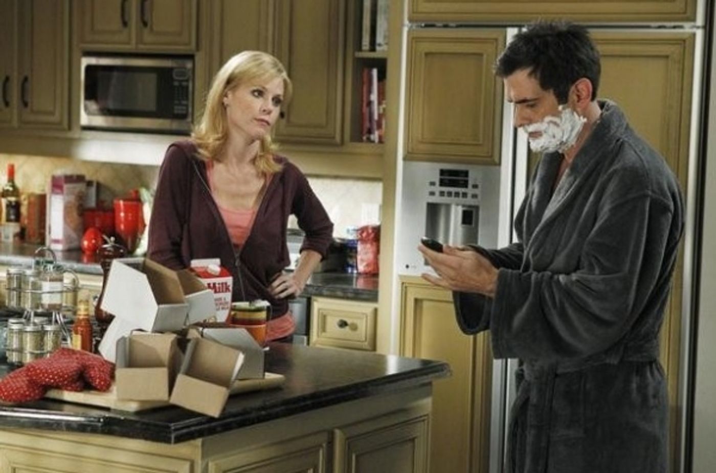 Photo Flash: Benjamin Bratt Guest Stars on ABC's MODERN FAMILY Tonight  Image