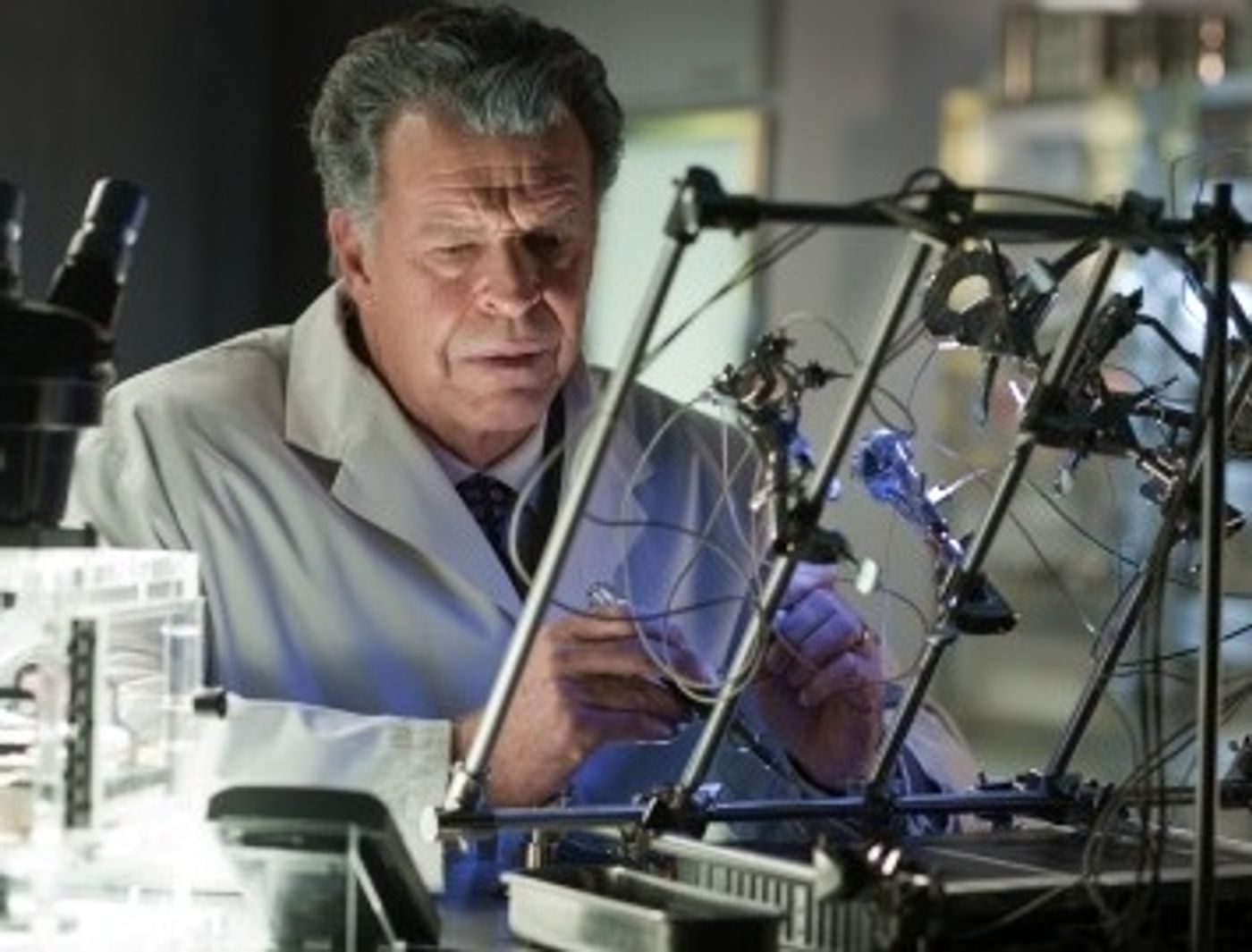 Photo Flash: Sneak Peek - Season 4 of Fox's FRINGE Premiering 1/13  Image