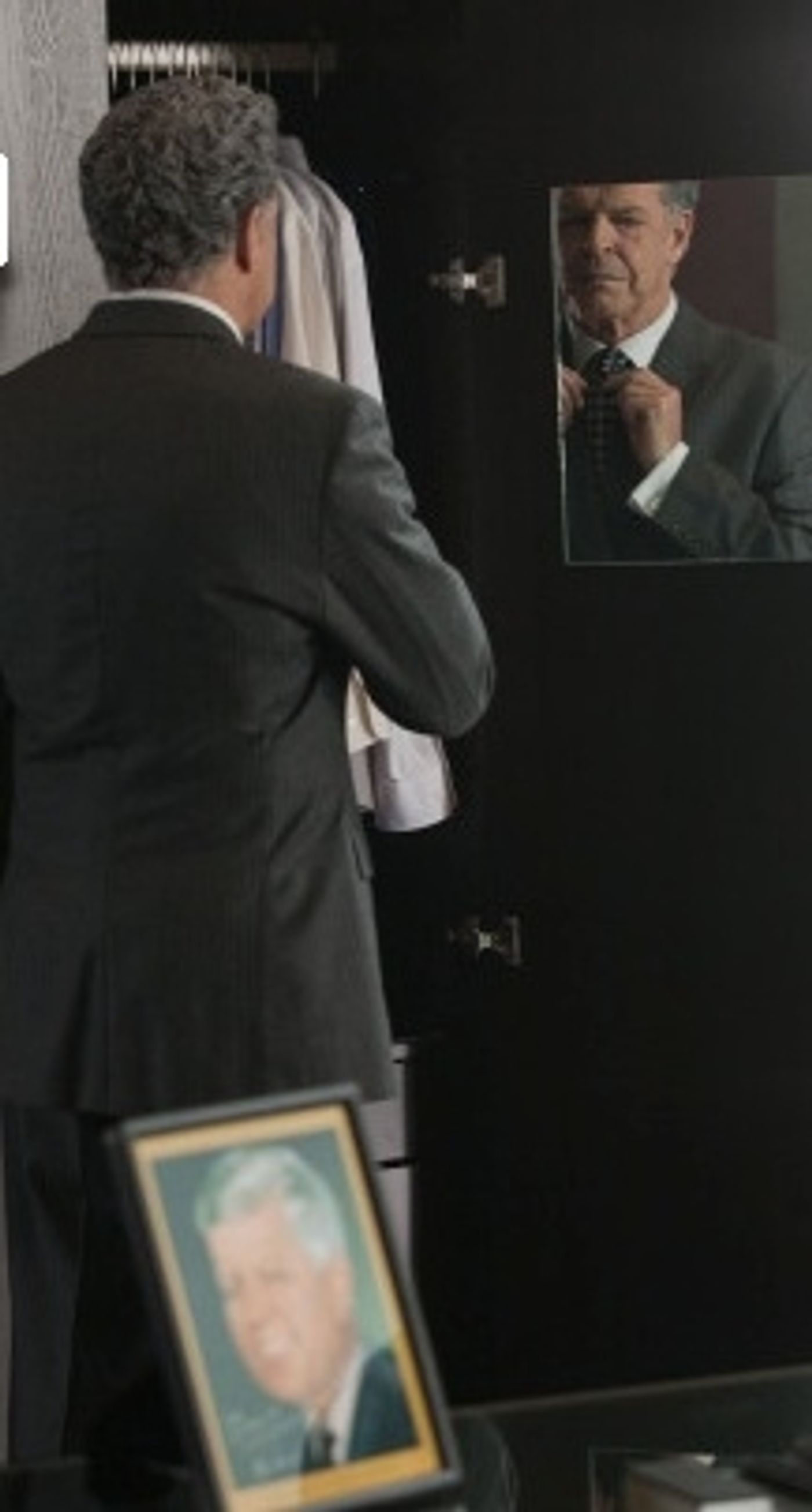 Photo Flash: Sneak Peek - Season 4 of Fox's FRINGE Premiering 1/13  Image