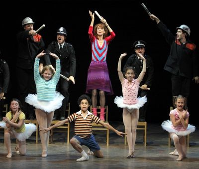 David Alvarez, Haydn Gwynne and the company Photo