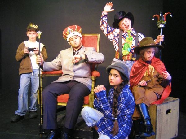 Nate Jacobs, Josh Cohen, Cameron Wood, Angela Moline, and Isabella Levine Photo