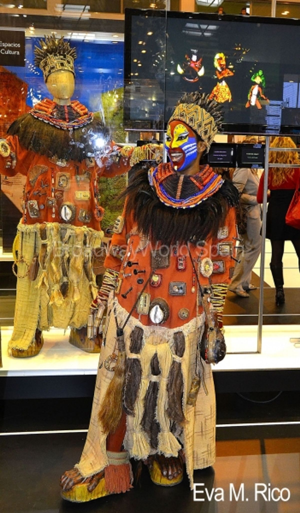 Brenda Mhlongo como Rafiki at 