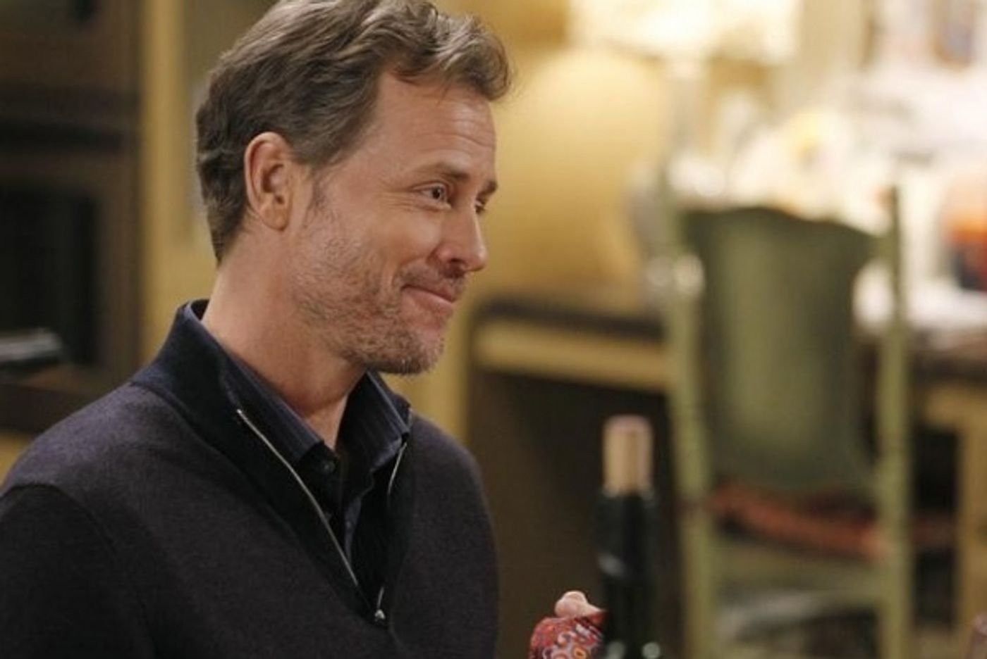 Photo Flash: First Look - Greg Kinnear on ABC's MODERN FAMILY, 2/8  Image