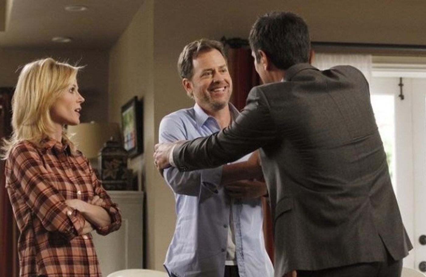Photo Flash: First Look - Greg Kinnear on ABC's MODERN FAMILY, 2/8 Photo Flash: First Look - Greg Kinnear on ABC's MODERN FAMILY, 2/8 Image