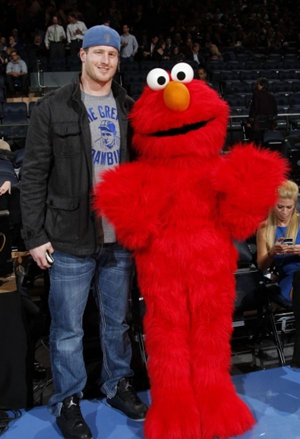 Elmo poses with New York Giant Jake Ballard Photo