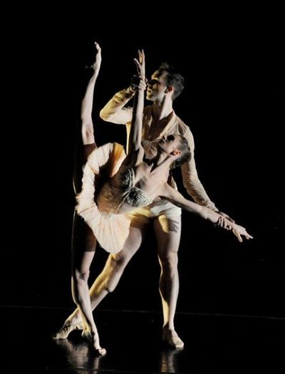 Houston Ballet's Melissa Hough & Garrett Smith In Premiere of Smith's Unseen Photo