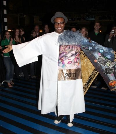 Grasan Kingsberry receives the Gypsy Robe. Photo