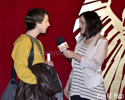Fanny Alcazar entrevista a un aspirante Photo